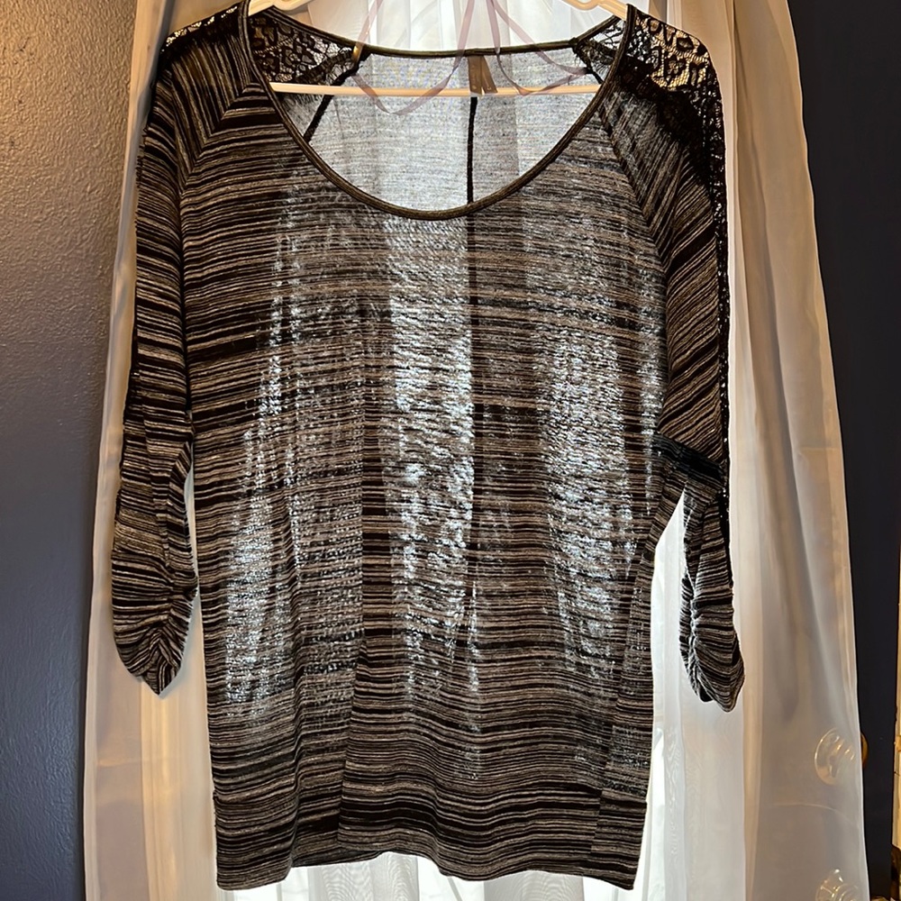 Vanity Blouse with lace sleeves